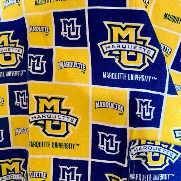 Marquette University Unisex Scrub Top Size M/L - Picture 6 of 9